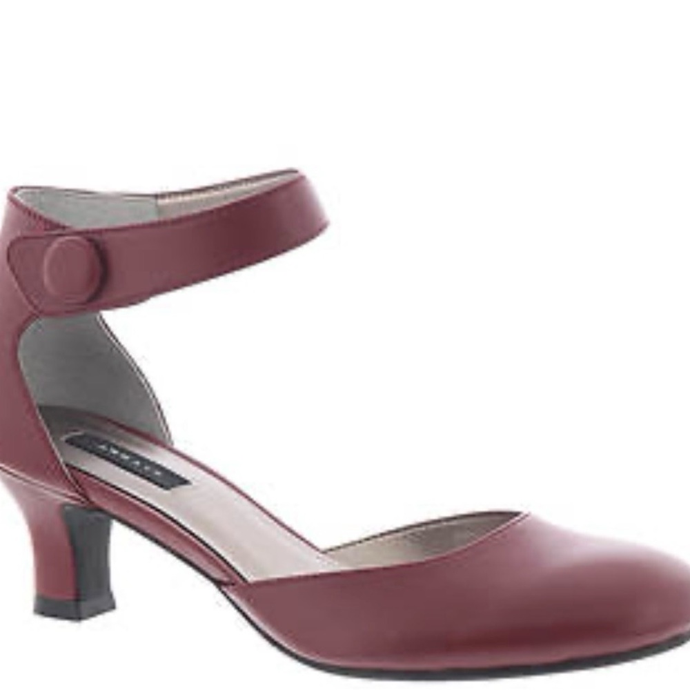 ARRAY Red shoes size 6